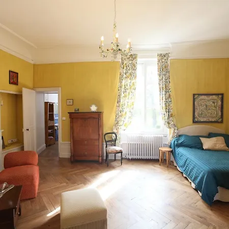 Chateau Des Chevaliers De Guest house Londigny